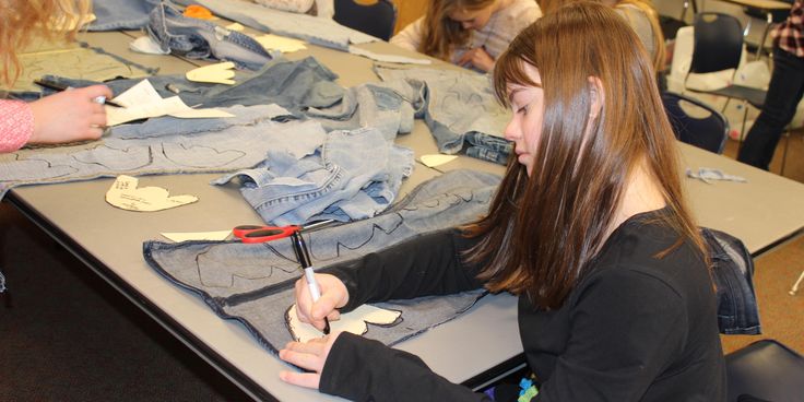 middle -service project -girl -jean shoes