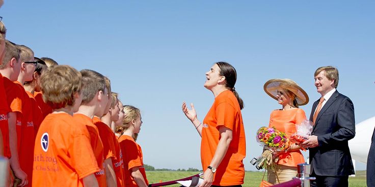 6th Graders sing for Dutch Royalty