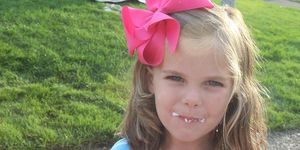 special -picnic -girl -pink bow
